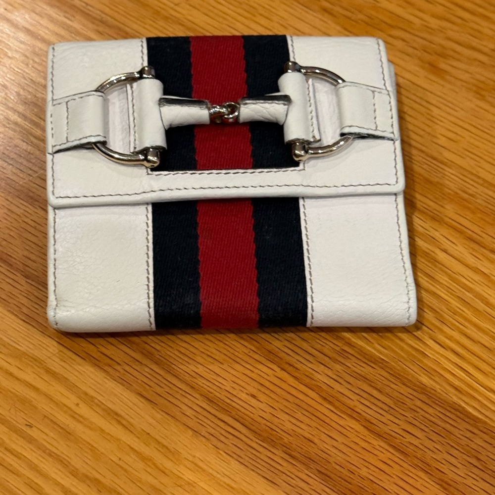Gucci White leather wallet with Red and blue Stripe